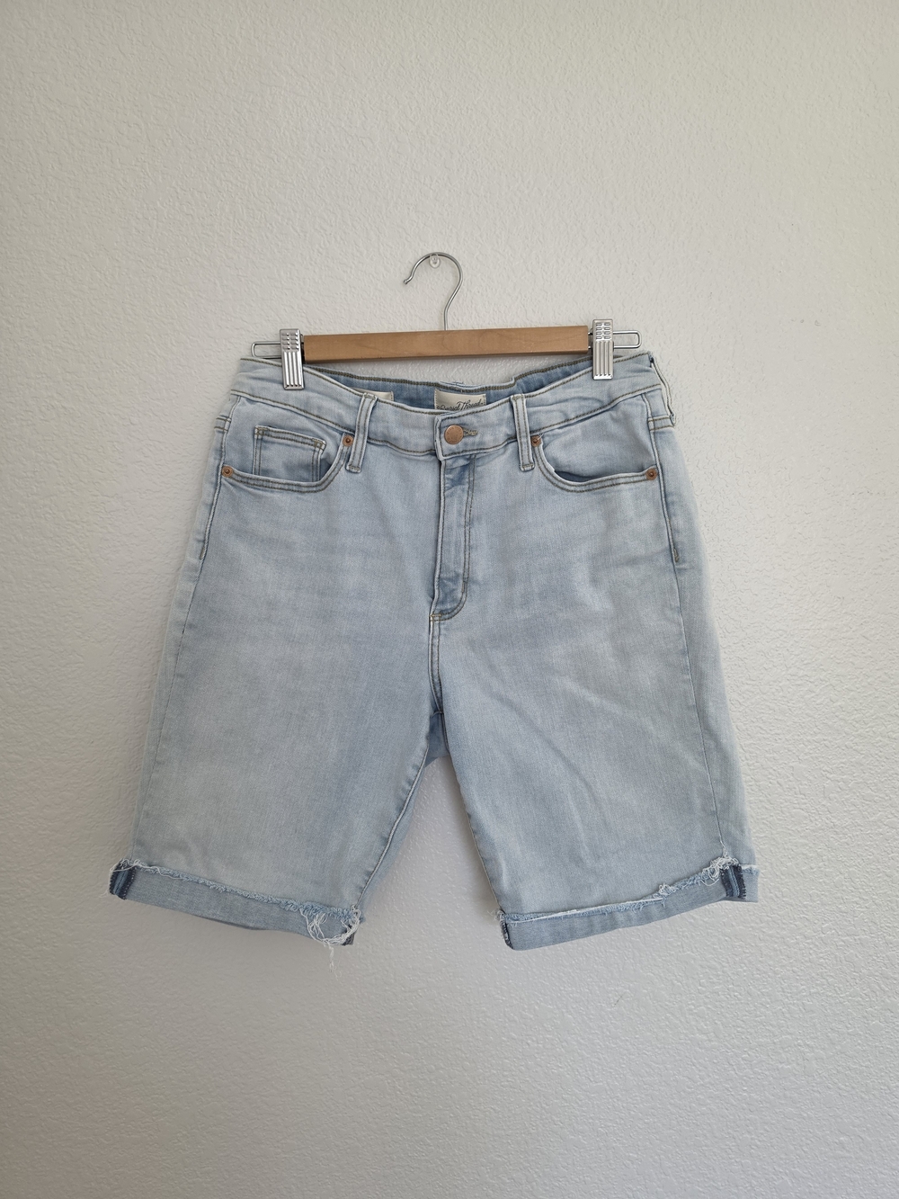 Universal Thread Light Blue Women’s 10 High Rise Bermuda Shorts